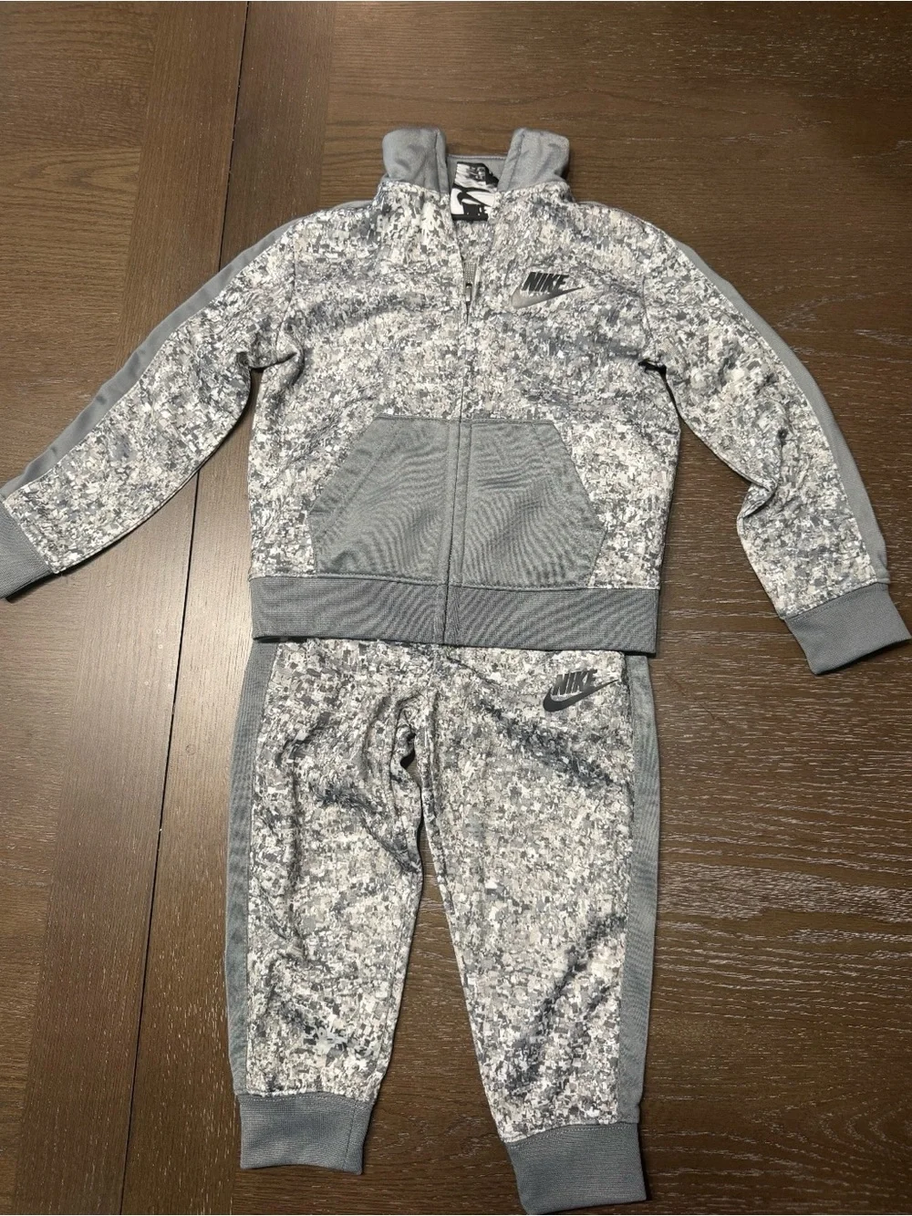 Nike Gray Camo Tracksuit Set 2T Full Zip Jacket & Jogger Pants - Picture 1 of 1